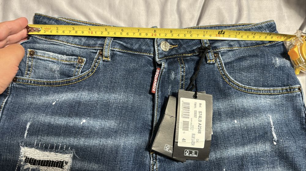 Blugi scurți DSQUARED2 - Mărimea 48 - Calitate Premium