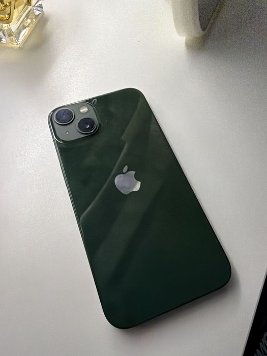 Iphone 13, зеленого цвета.