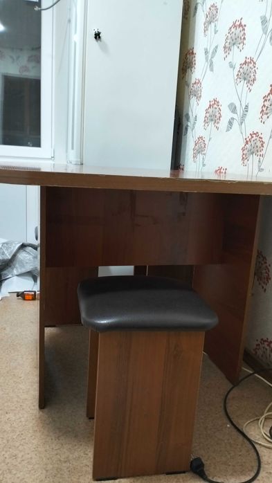 Продам стол кухонный