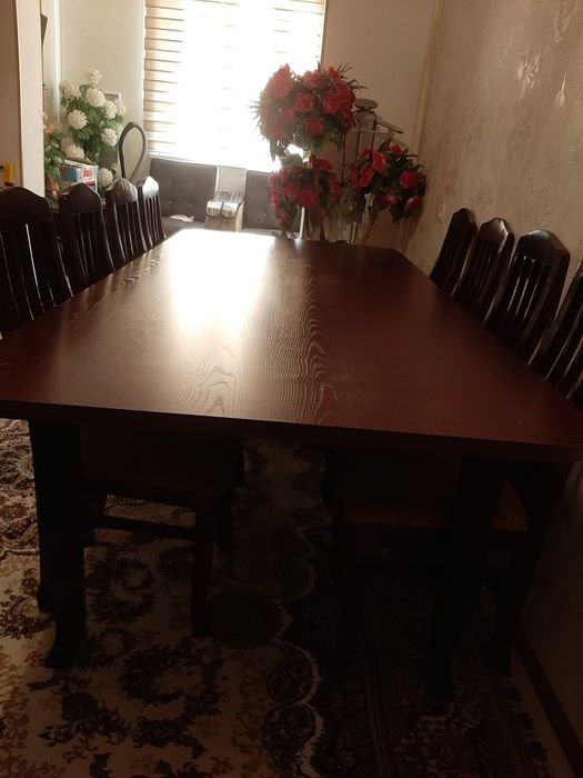 Стол 10 та стуллари билан сотилади