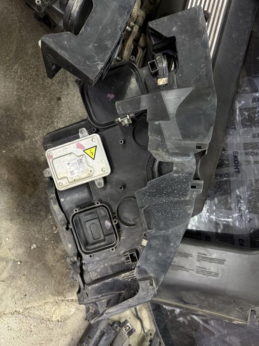 Оригинални ксенонови фарове е92/е93 фейслифт ЛЯВ волан