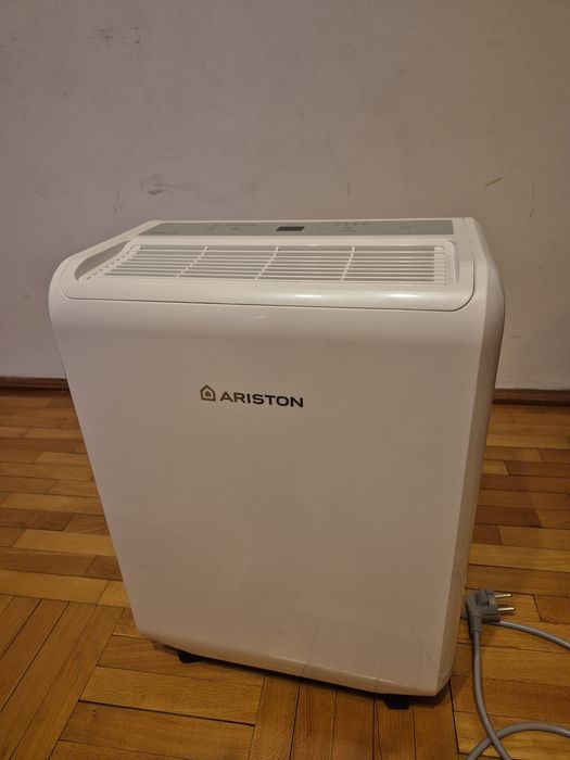 Dezumidificator camera Ariston