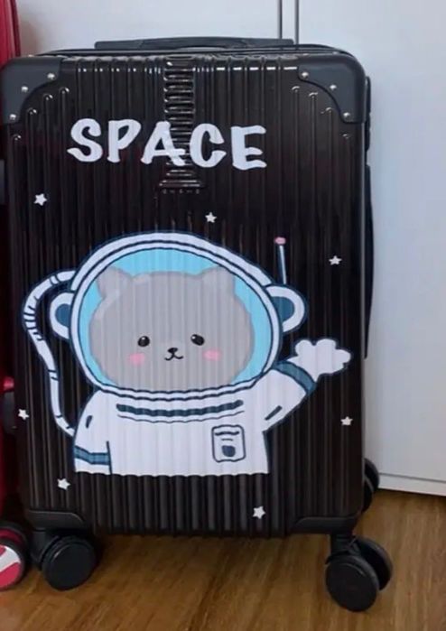 Продам чемодан в отличном состоянии