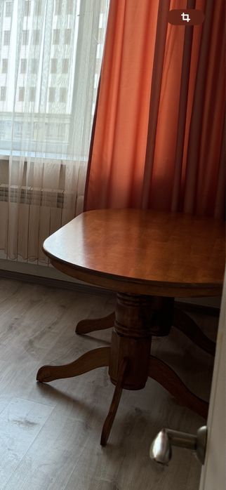 Продам стол, тумбочки