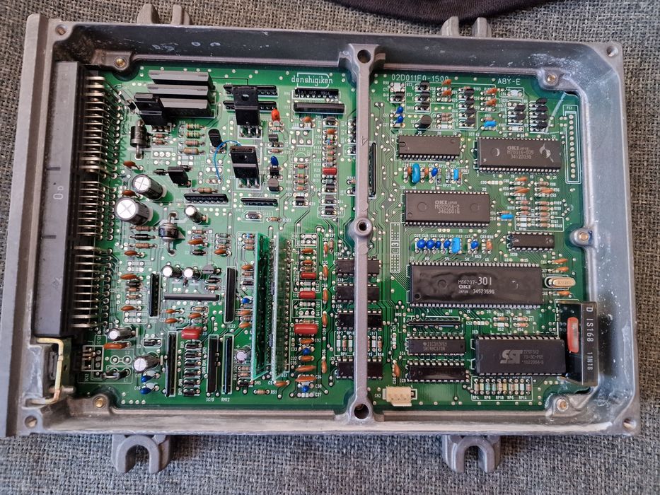 Компютър Honda P28, P30, еквивалент OBD1 със слот за чиn и BT datalog