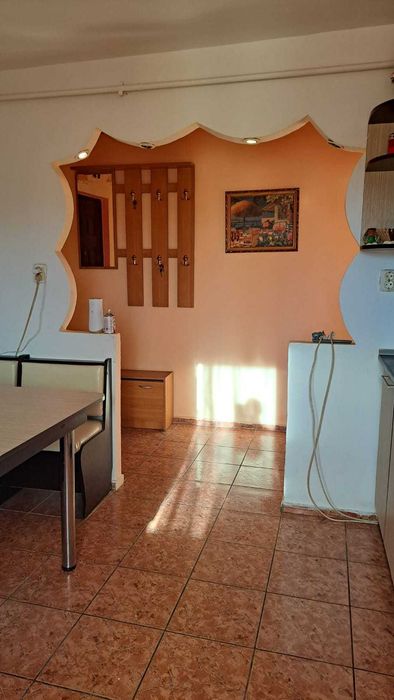 Închiriez apartament 2 camere,zona Cotu Mic!