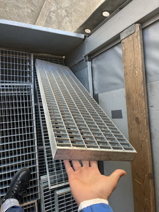 Trepte  zincate galvanizate