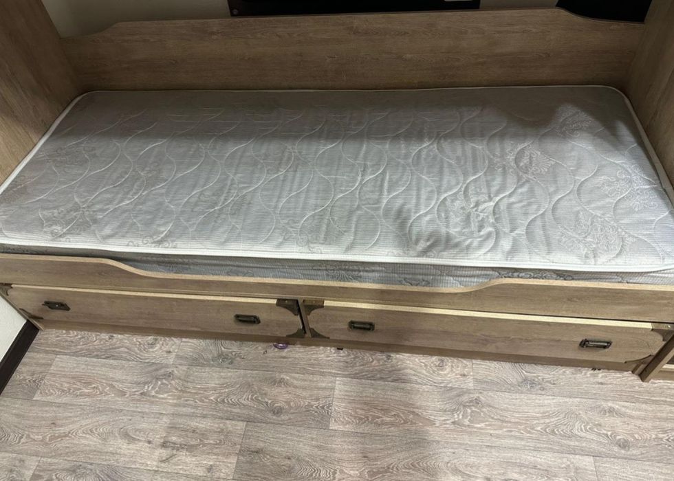 Продам двухъярусную кровать