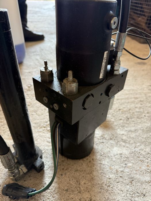 Pompa hidraulica 24 volti cu piston