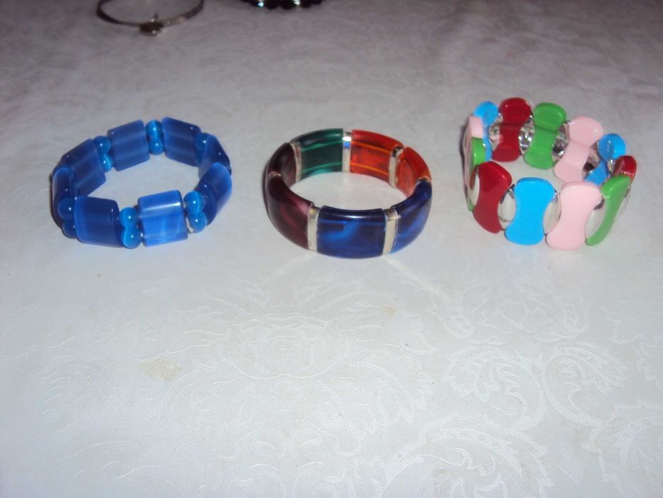 Браслеты разные. Штучно- 300тг
