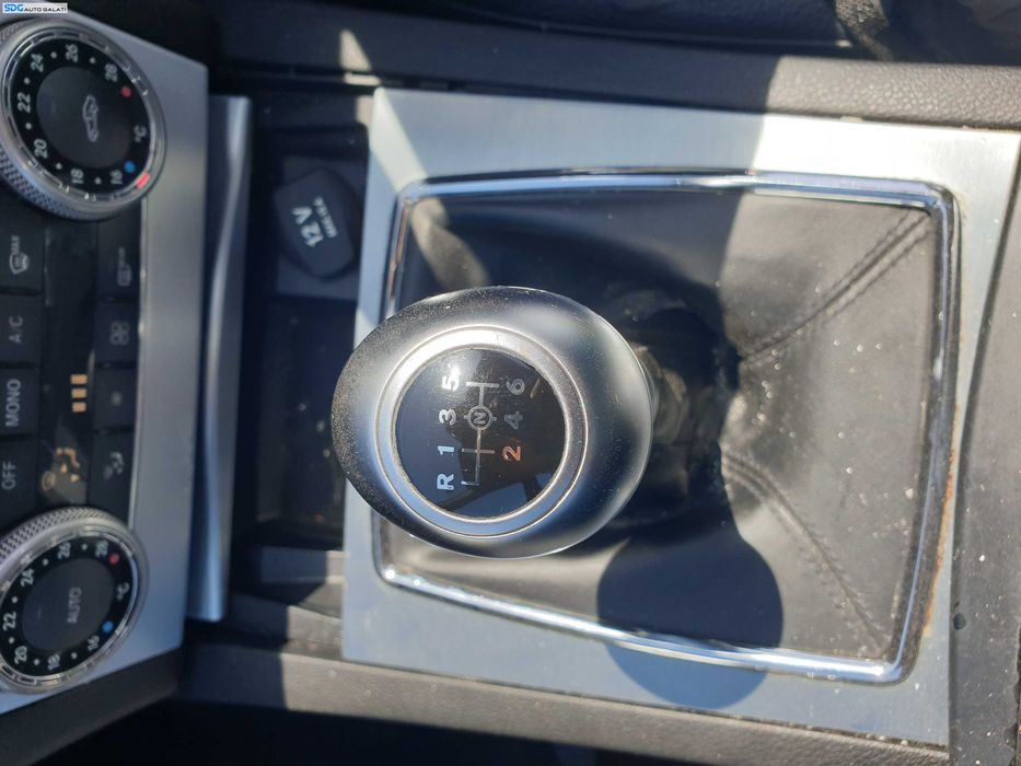 Nuca de la Maneta Schimbator Viteze Cutie Manuala 6 Trepte cu Uzura Mercedes Clasa C Class W204 2007 - 2014 [K6241]