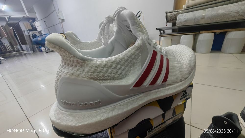 Продам кроссовки adidas ultra bust