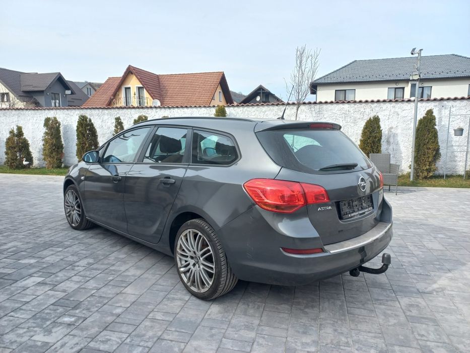 Opel Astra  J  Sport Tourer 1.7 D  Facelift 2013