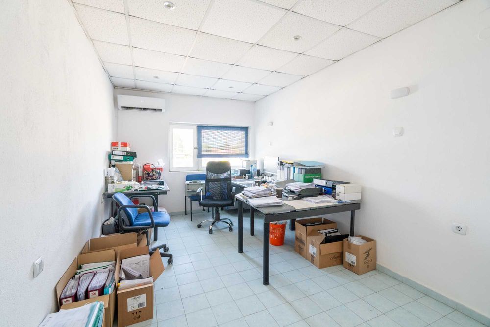 Дава се под наем Промишлена сграда в с. Йоаким Груево, Област Пловдив - 1400 кв.м за 2295 € - Снимка #11