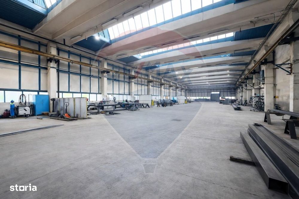 Hala industriala 2.443 mp + birouri P+2, langa Aeroport Brasov