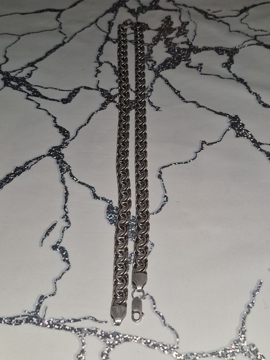 Продаётся серебрянная цепочка