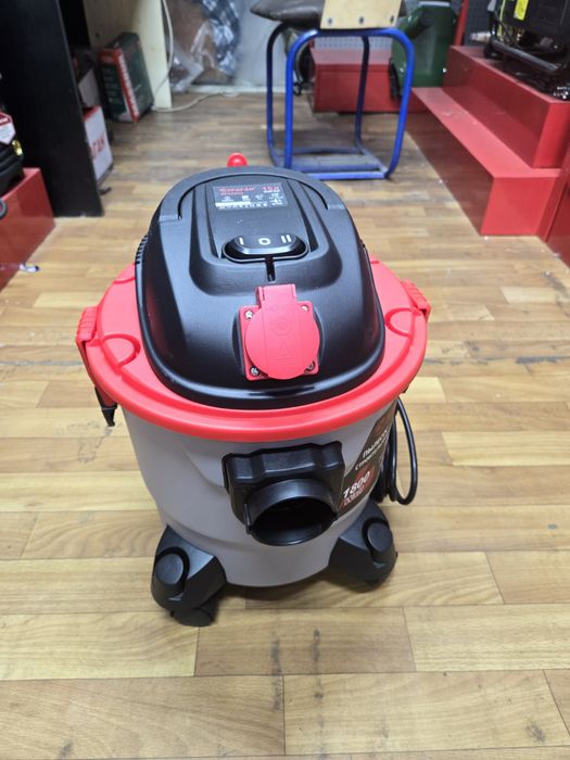 Строительный пылесос. Промышленный пылесос.  Пылесос.