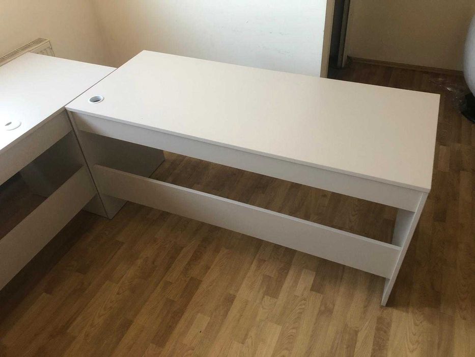 Birouri PAL, alb-crem, 2 bucati, 160x60x76 cm cu 2 sertare inchidere lenta, stare buna