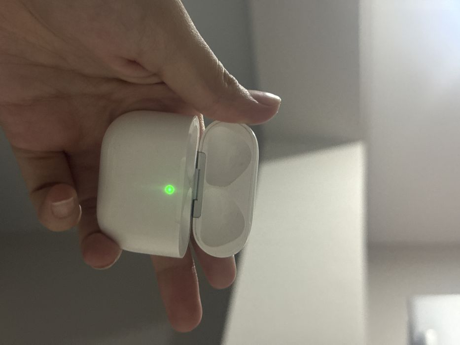 Airpods 4продам кейс