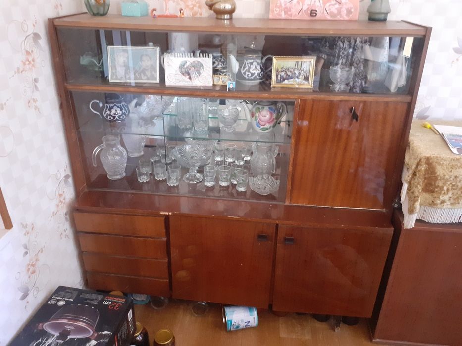 Shkaf sotiladi srochna