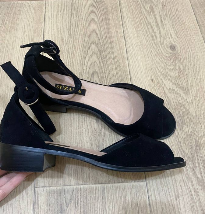 Босоножки замшевые