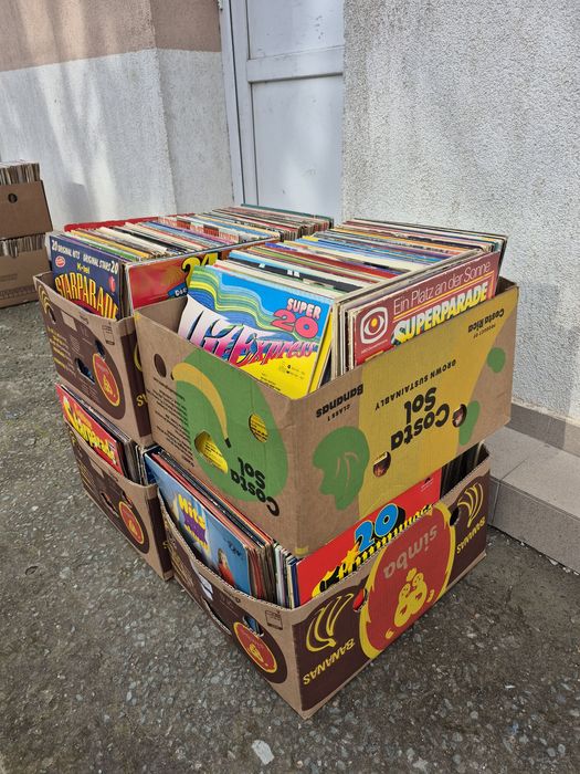 Vând Lot 150lp Discuri Vinil cu muzică usoara mixta 

Artiști:

- Fra