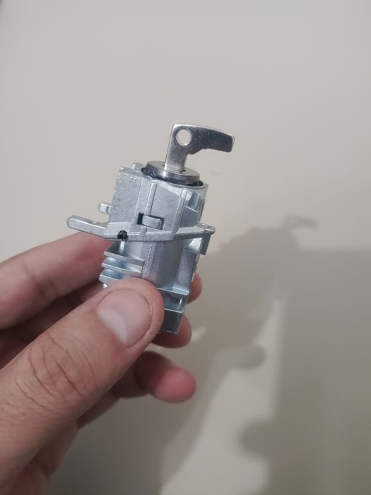 Личинка замка двери Мерседес W221