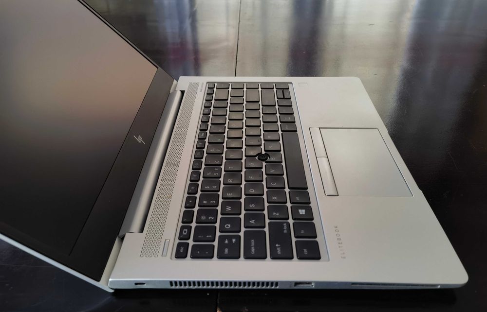 Продавам Гаранционнен HP EliteBook 745/IPSматFHDсKам/8x2ghzThr/ssd256gb/8gb/ATIVega8/СвКв/5чБат