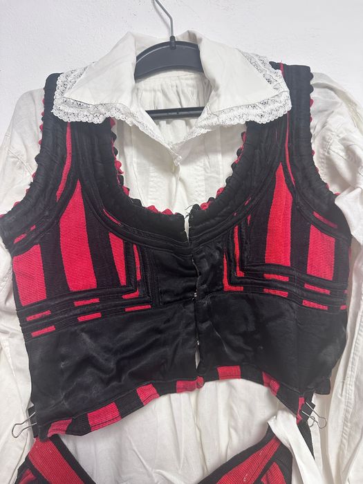 Costum popular anii 1980