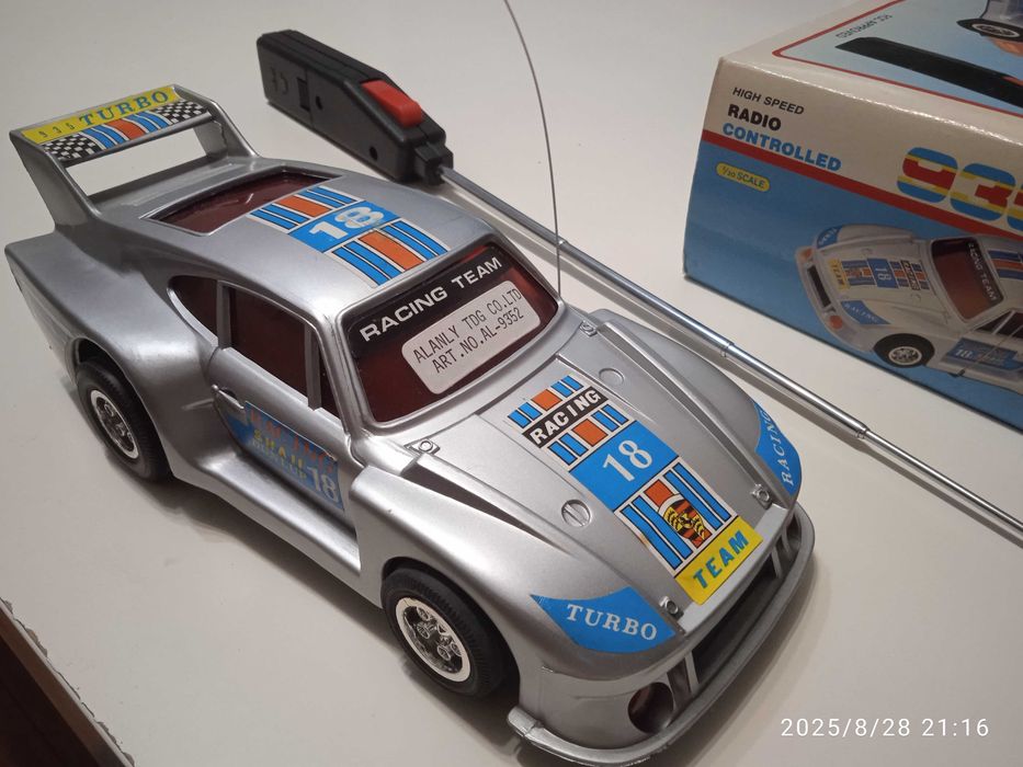 Стари колички и 2 бр. камиончета. Porsche 935 turbo Radio- controlled, 1:20, работи