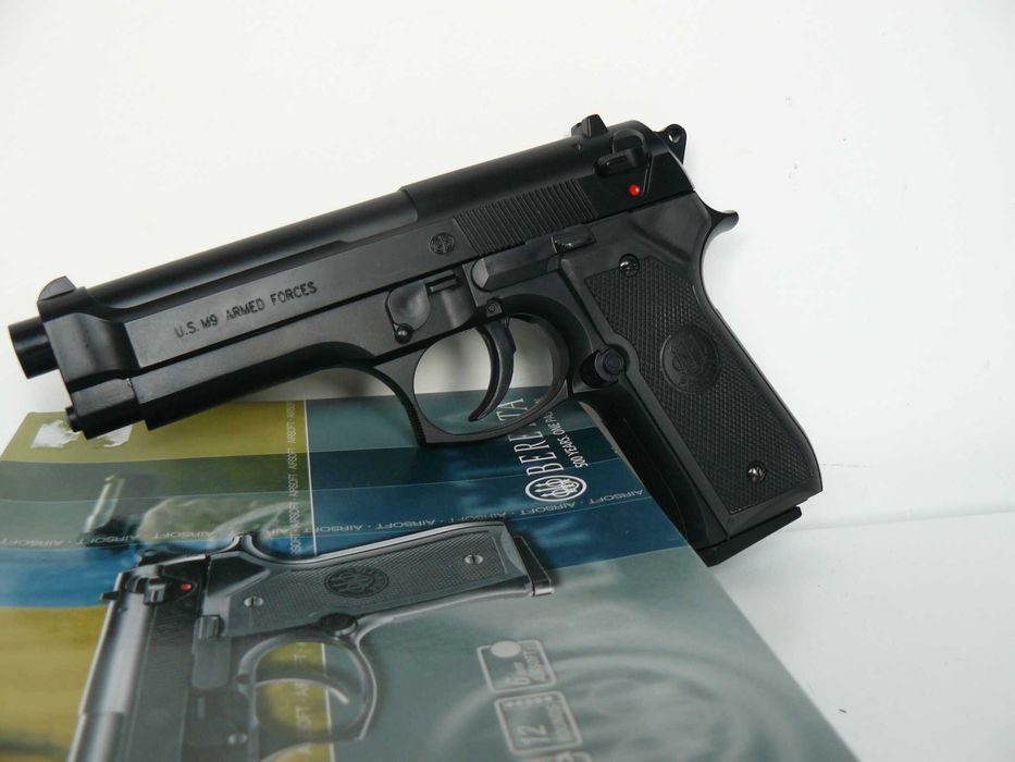 Pistol Airsoft BERETTA M9 WORLD DEFENDER UMAREX Spring/Arc/Manual,Nou