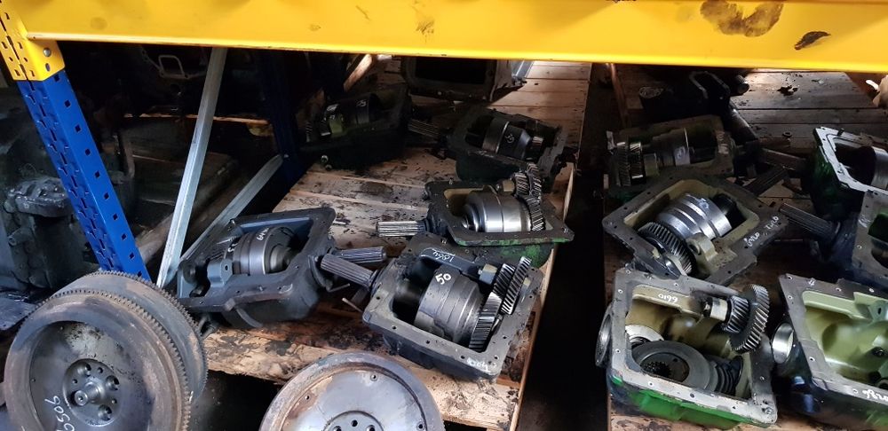 Dezmembrez tractoare Case 845.856,956,1056