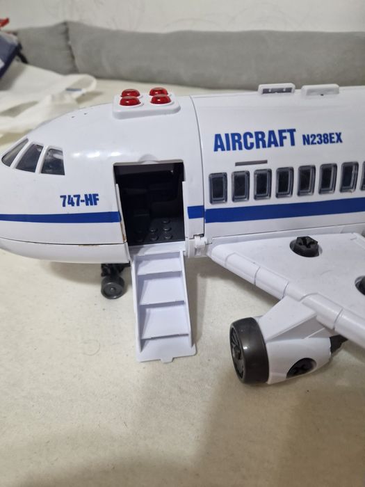 Avion cu locuri detasabile