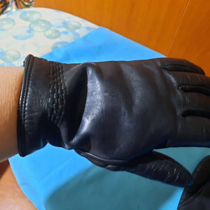 Mănuși piele , 
Îmblănite 
Anii 80
Stare foarte bună