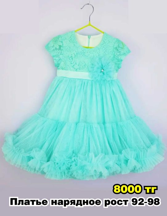 Продам нарядные платья на девочку