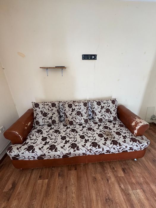 Диван раздвигается ,б/у