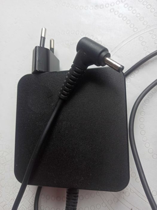 Зарядно за лаптоп Леново
