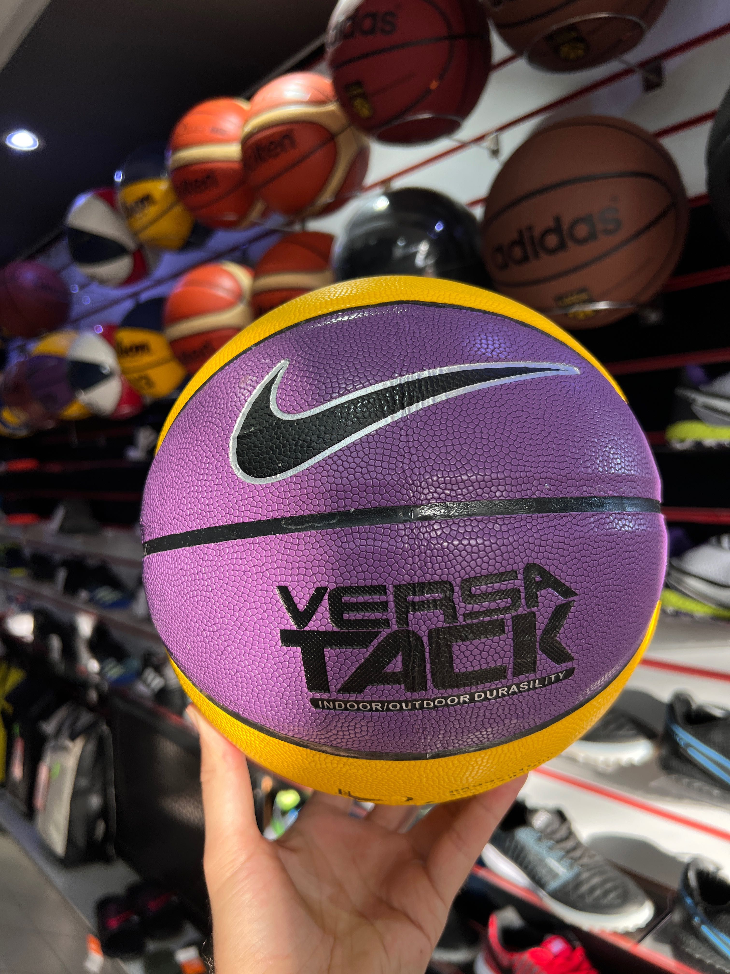 Nike versa best sale tack basketball 28.5