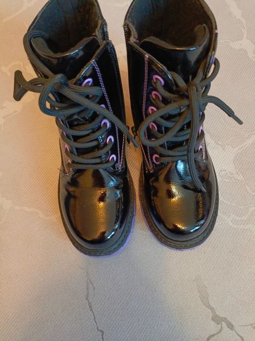 Продам ботинки на девочку весна-осень