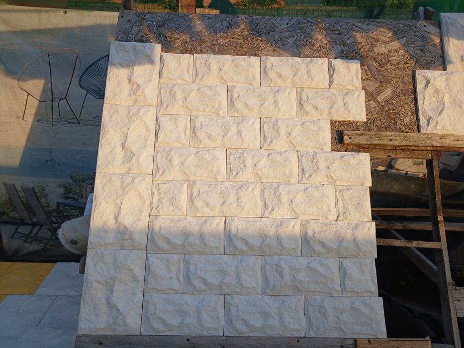 Plăci decorative fabricate din ciment alb pentru placări exterioare