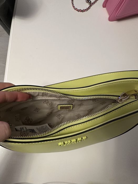 Дамска чанта Guess