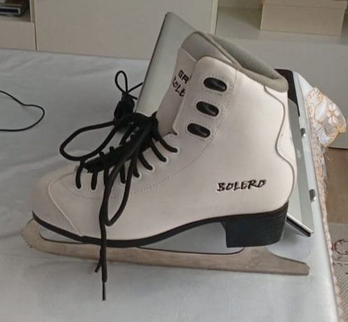 Продам женские коньки