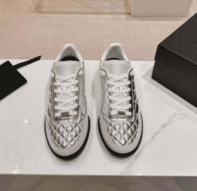 Кроссовки новые