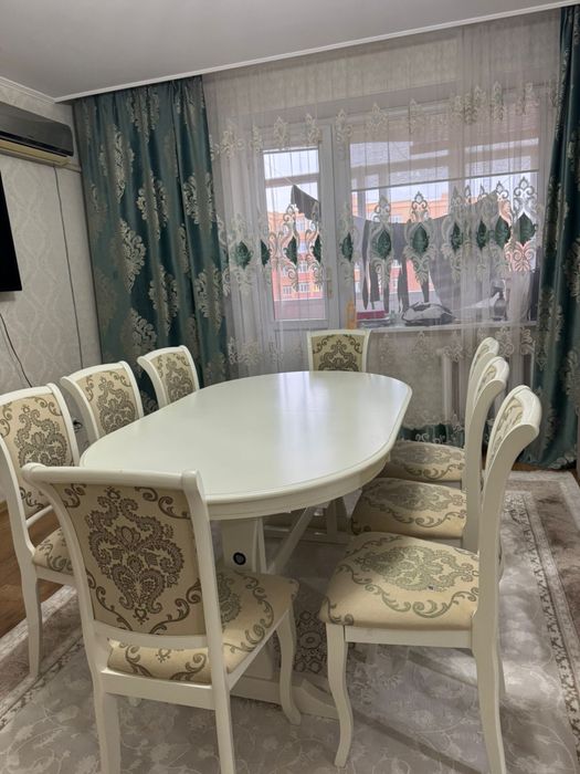 Гостевой стол со стульями