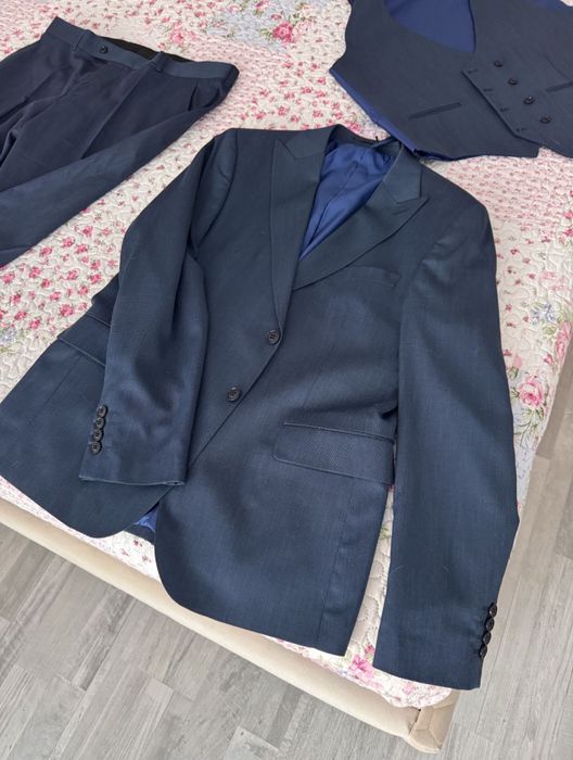 Costum barbatesc ca nou