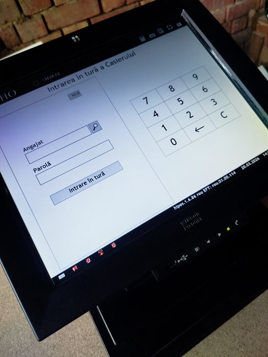 Vând unitate PC și monitor cu touchscreen Wincor Nixdorf Beetle