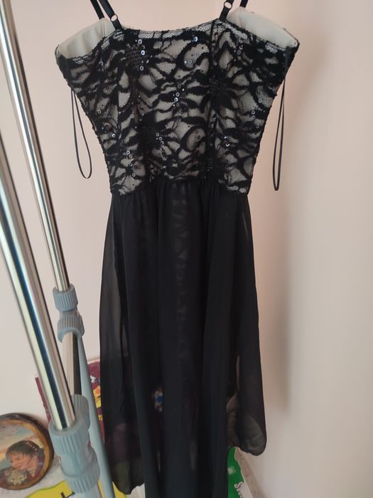 Платье нарядное со шлейфом для девочек