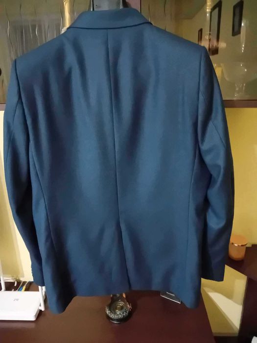 Vand costum barbati marime 52!!!