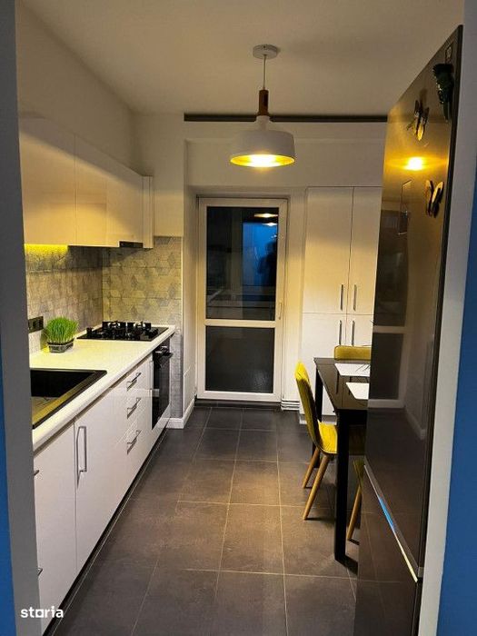 Apartament 3 camere decomandate, 2 bai, etajul 1, zona strazii Bucures