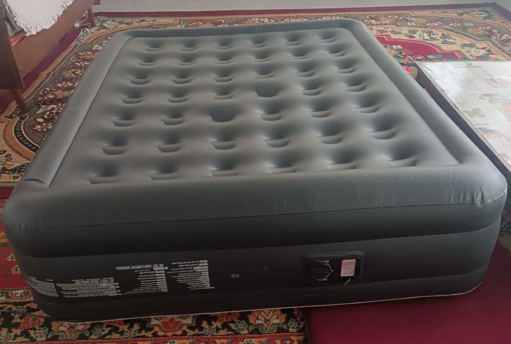 Naduvnoy divan sotiladi. 2 kishilik 1 oy ishlangan xolati yangi.